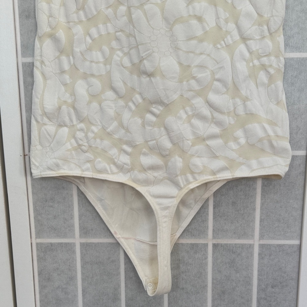 Wolford Thong Bodysuit White & Beige Patterned - Picture 5 of 6